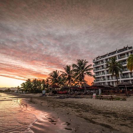 Ramada Suites By Wyndham Wailoaloa Beach Fiji Nadi Exterior photo