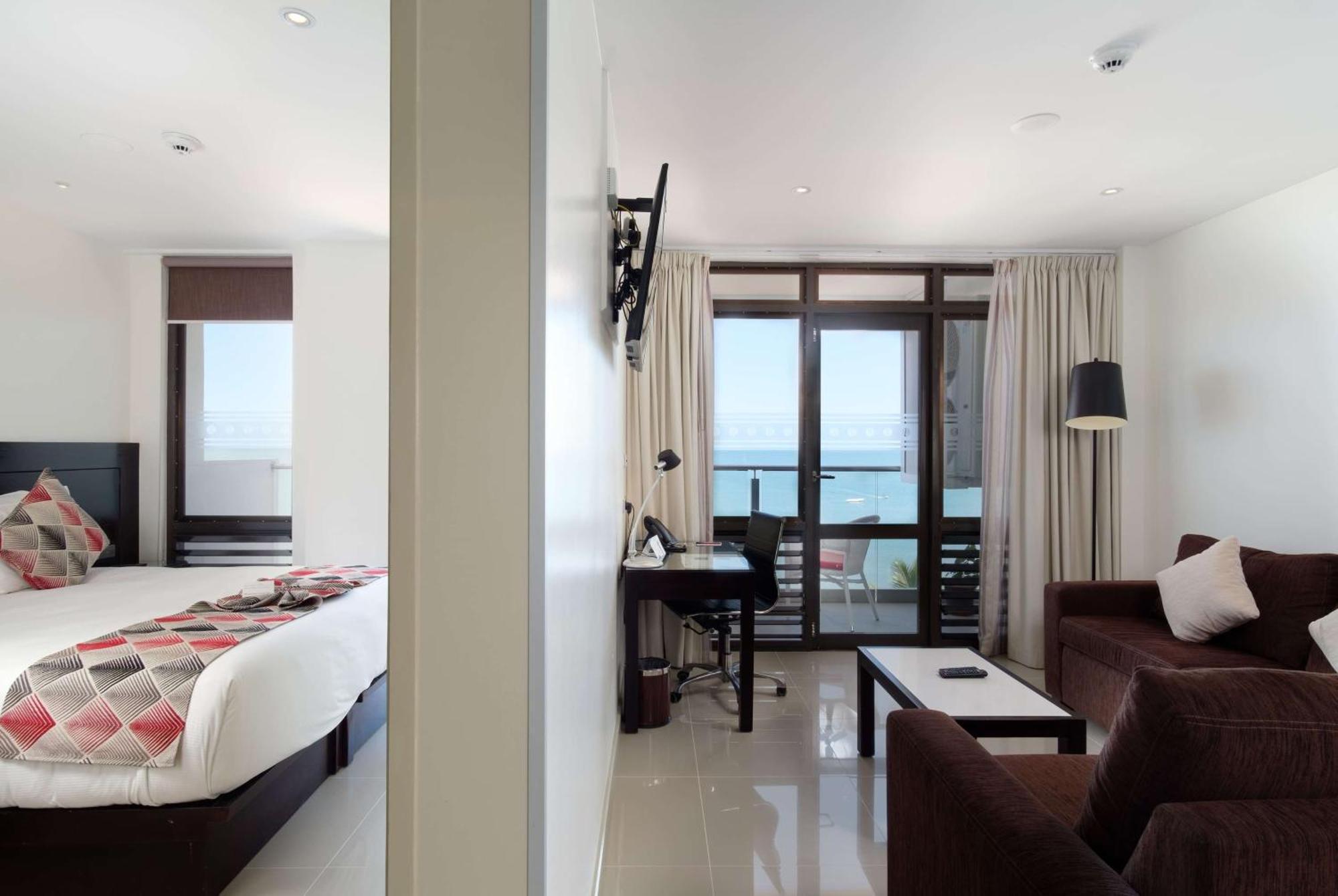 Ramada Suites By Wyndham Wailoaloa Beach Fiji Nadi Exterior photo