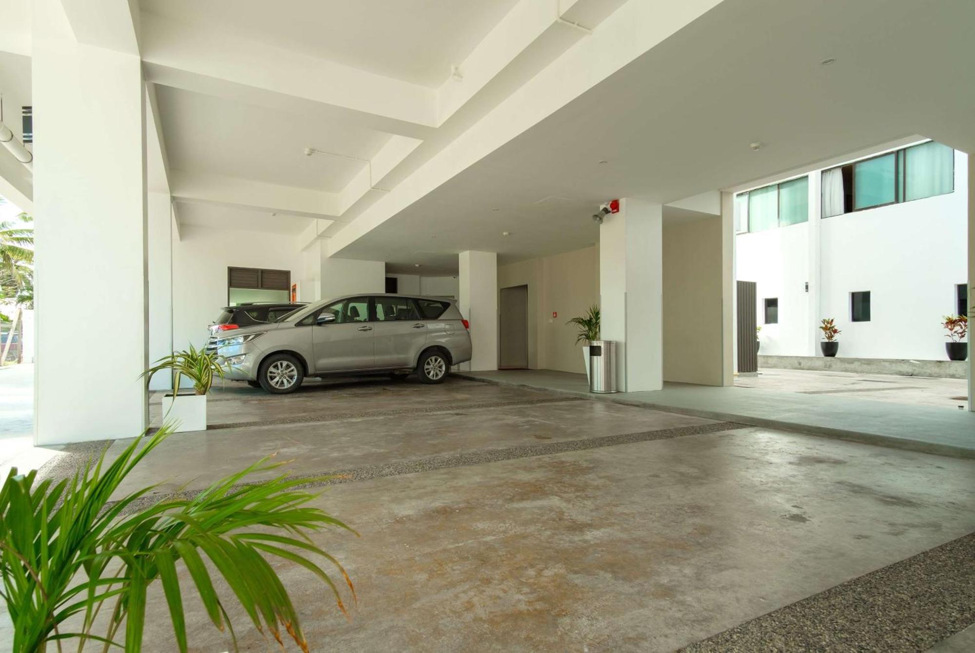 Ramada Suites By Wyndham Wailoaloa Beach Fiji Nadi Exterior photo