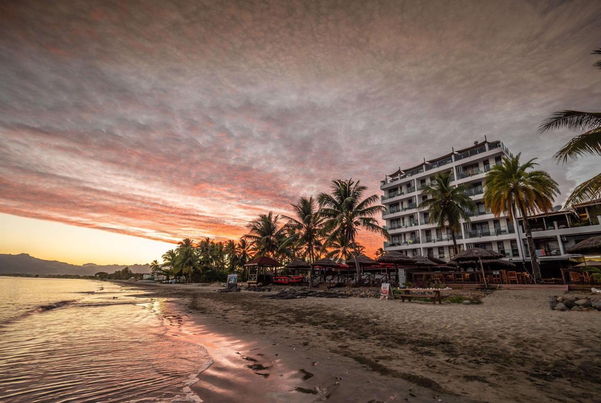 Ramada Suites By Wyndham Wailoaloa Beach Fiji Nadi Exterior photo