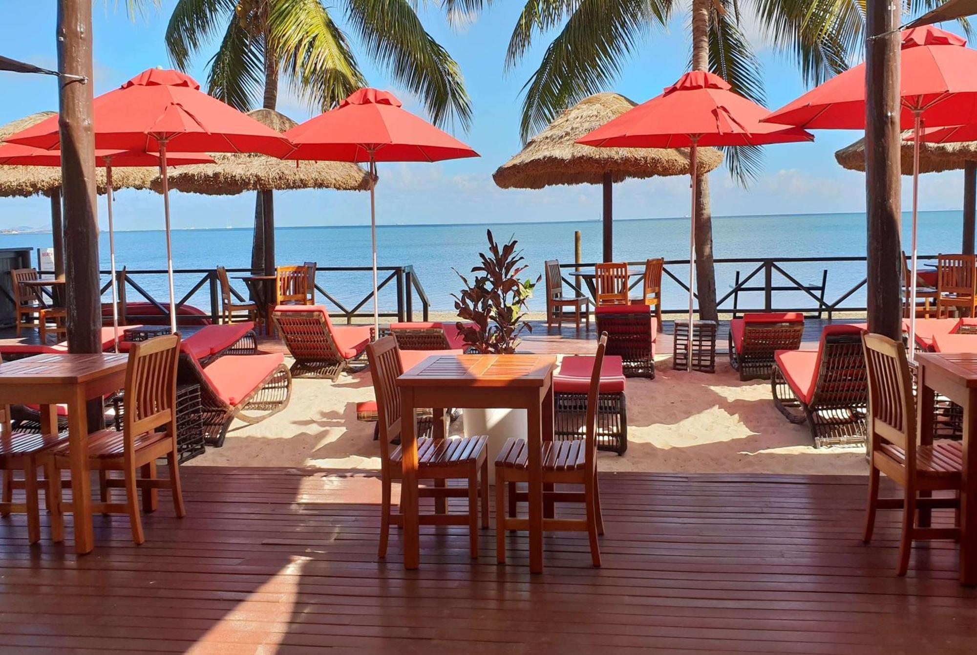 Ramada Suites By Wyndham Wailoaloa Beach Fiji Nadi Exterior photo